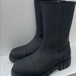 Shoe the bear black boots